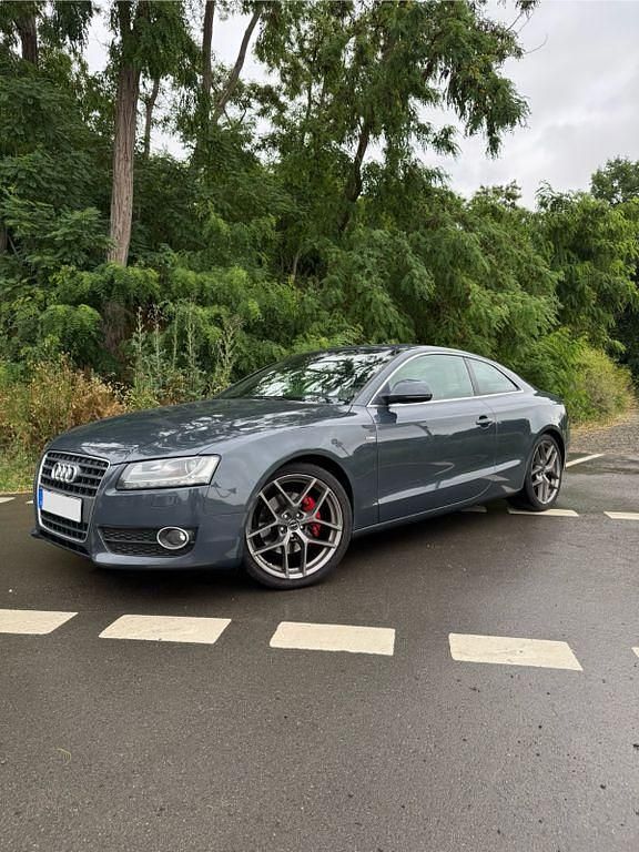 Grau Gebraucht 2009 Audi A5 Sport Coupé | 7.999 € (Fairer Preis) - Bild 1/4