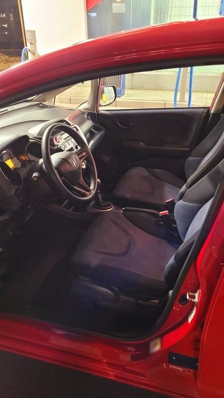 Gebraucht Honda Jazz 99 PS (72 kW) 2011 Rot Kleinwagen