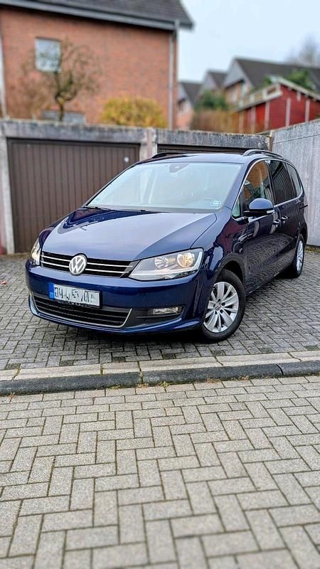 Blau Gebraucht 2019 VW Sharan Comfortline Van / Kleinbus | 24.500 € (Etwas zu teuer) - Bild 1/4