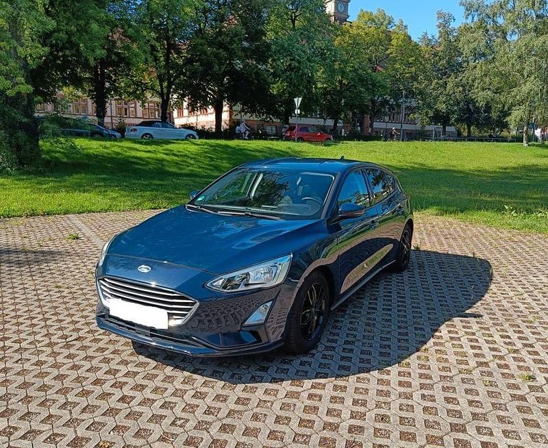 Blau Gebraucht 2019 Ford Focus Trend Limousine | 13.000 € (Fairer Preis) - Bild 1/4