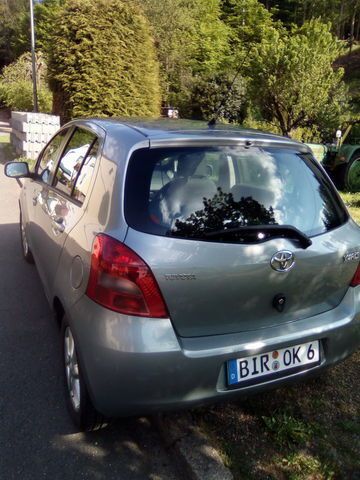 Gebraucht Toyota Yaris Sol 90 PS (66 kW) 2006 Silber Limousine