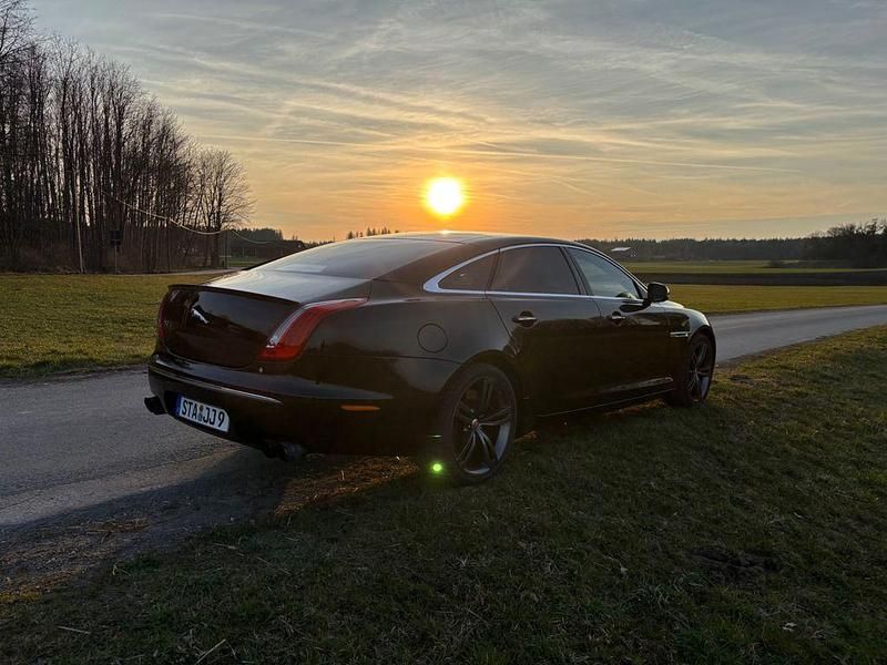 Używany Jaguar XJ 510 KM (375 kW) 2010 Czarny Sedan/Limuzyna