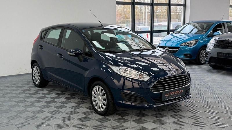 Gebraucht Ford Fiesta Trend 101 PS (74 kW) 2015 Blau Kleinwagen