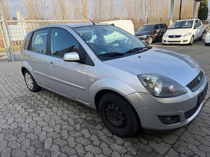 Gebraucht Ford Fiesta 80 PS (58 kW) 2008 Silber Limousine