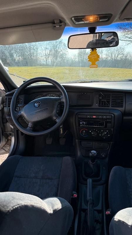 Gebraucht Opel Vectra 100 PS (73 kW) 1998 Silber Limousine
