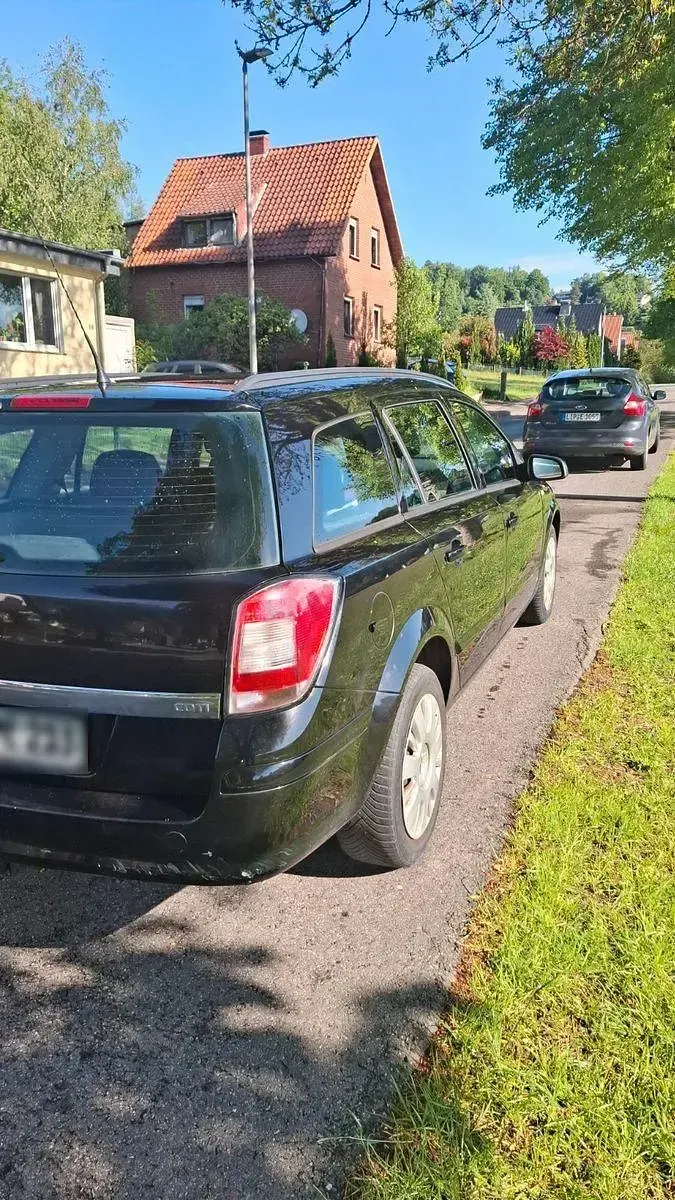 Gebraucht Opel Astra 101 PS (74 kW) 2007 Schwarz Kombi