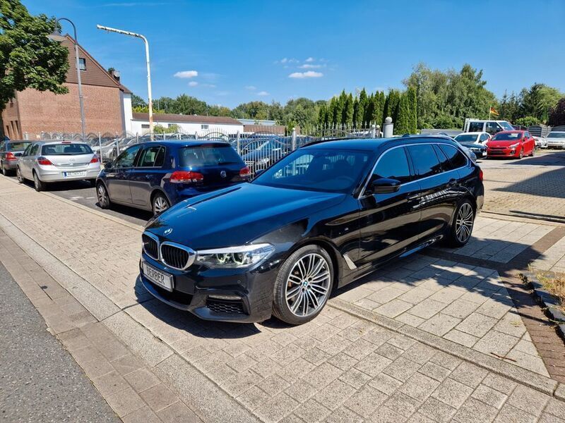 Black sapphire metallic Gebraucht 2017 BMW 530 M Sport Kombi | 24.790 € (Fairer Preis) - Bild 1/4