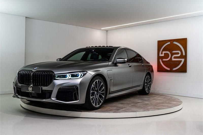 Grau Gebraucht 2020 BMW 745e Executive Limousine | 54.980 € - Bild 1/4