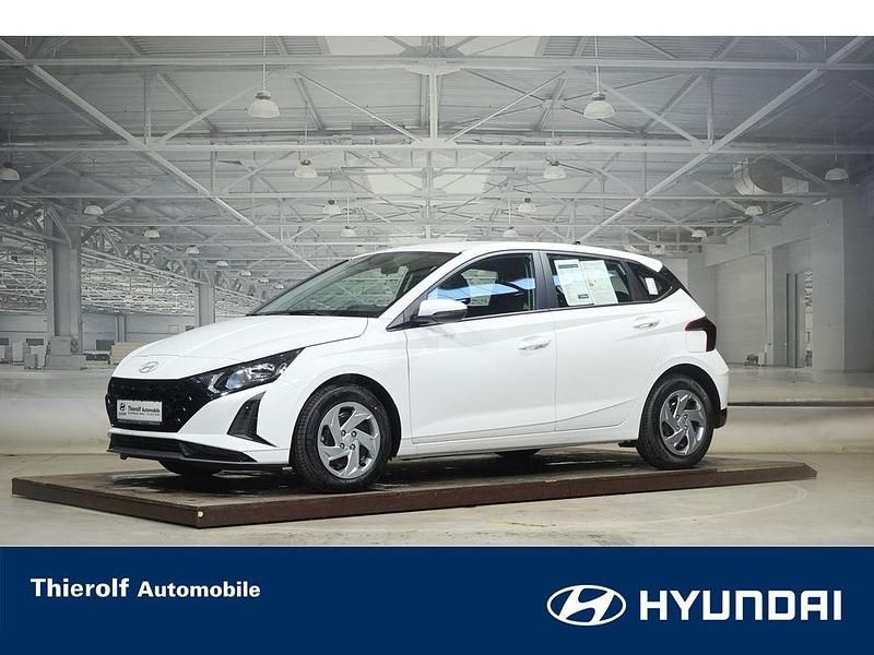 Gebraucht Hyundai i20 Select 101 PS (74 kW) 2025 Atlas white Kleinwagen