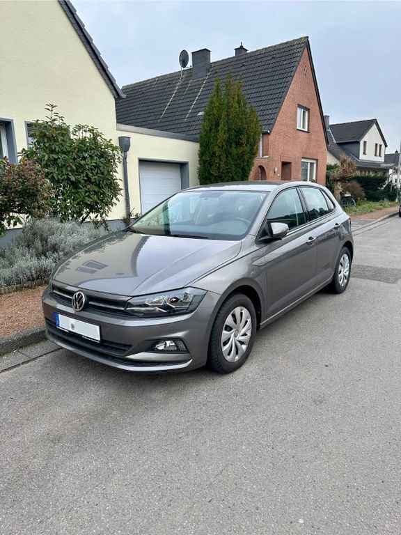 Gebraucht VW Polo Comfortline 75 PS (55 kW) 2018 Grau Limousine