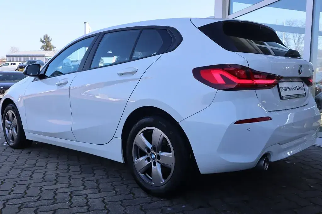 Gebraucht BMW 118 Advantage 136 PS (100 kW) 2023 Alpinweiß uni Kleinwagen