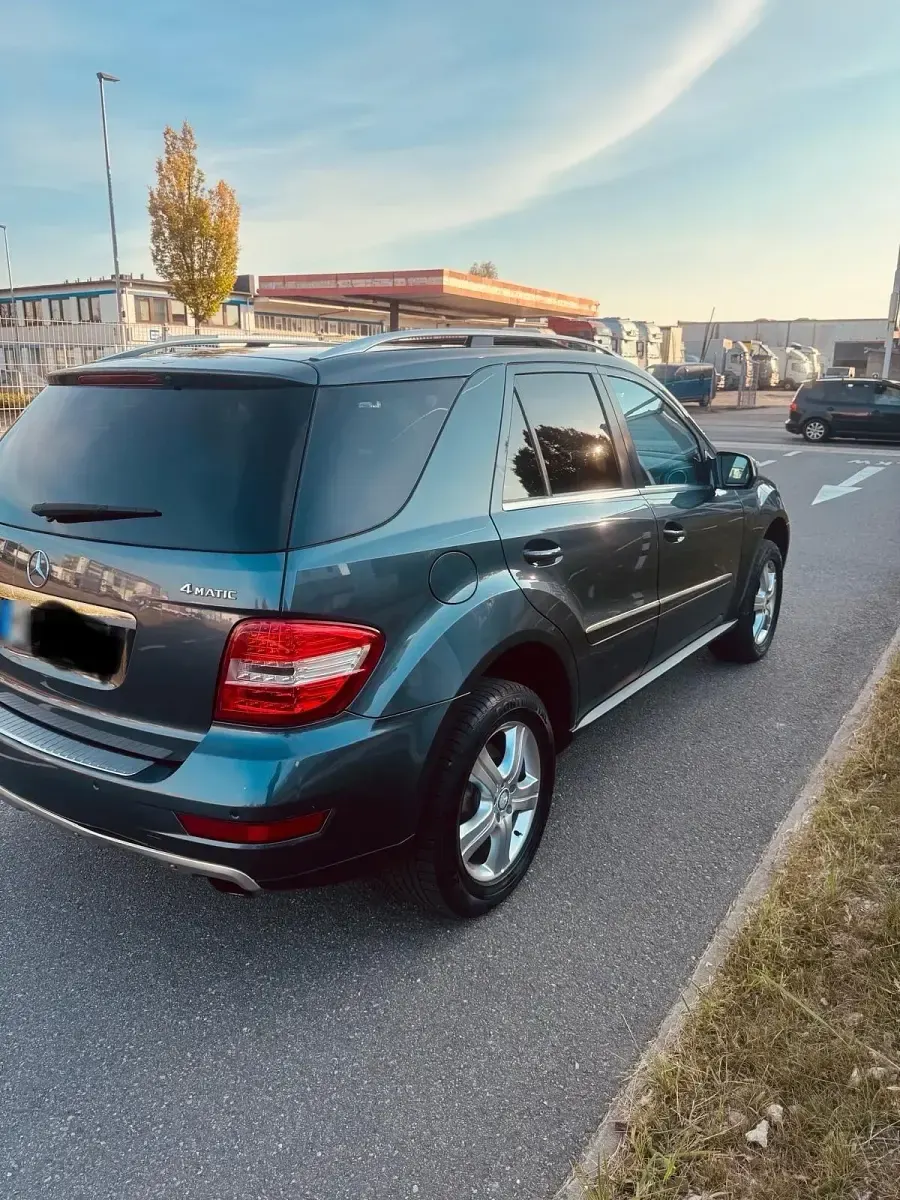 Gebraucht Mercedes ML350 231 PS (169 kW) 2010 Grau SUV