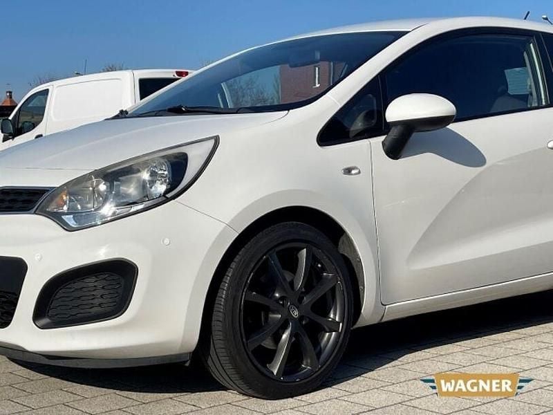 Second-hand Kia Rio DREAM-TEAM Edition 109 CP (80 kW) 2012 Alb Berlinǎ