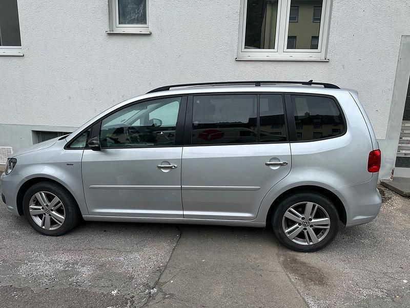 Silber Gebraucht 2012 VW Touran Van / Kleinbus | 5.999 € (Guter Preis) - Bild 1/4