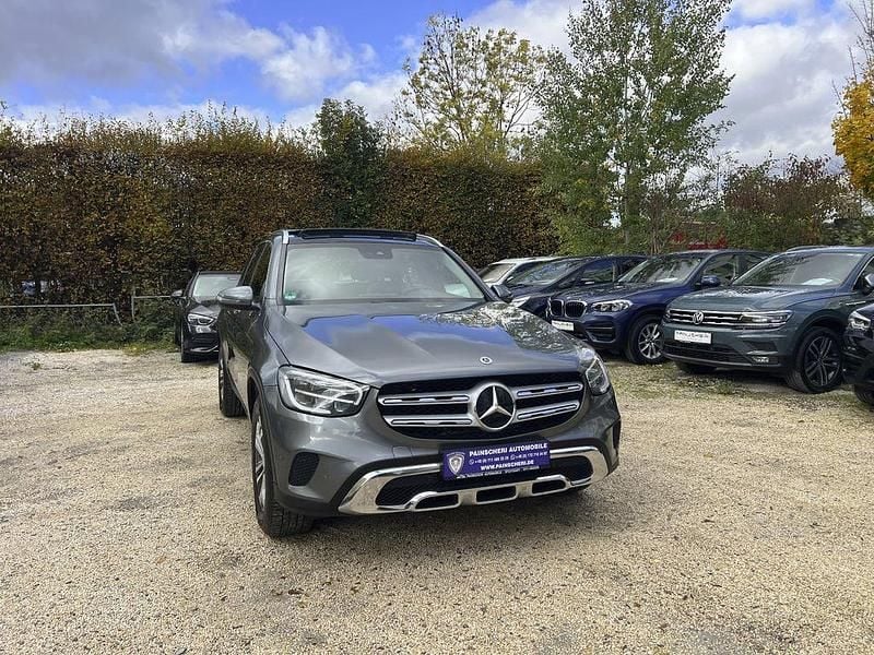 Selenitgrau Gebraucht 2020 Mercedes GLC220 SUV | 31.479 € (Guter Preis) - Bild 1/4