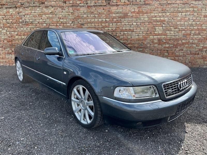 Grau Gebraucht 2001 Audi A8 S-Line Limousine | 15.999 € - Bild 1/4
