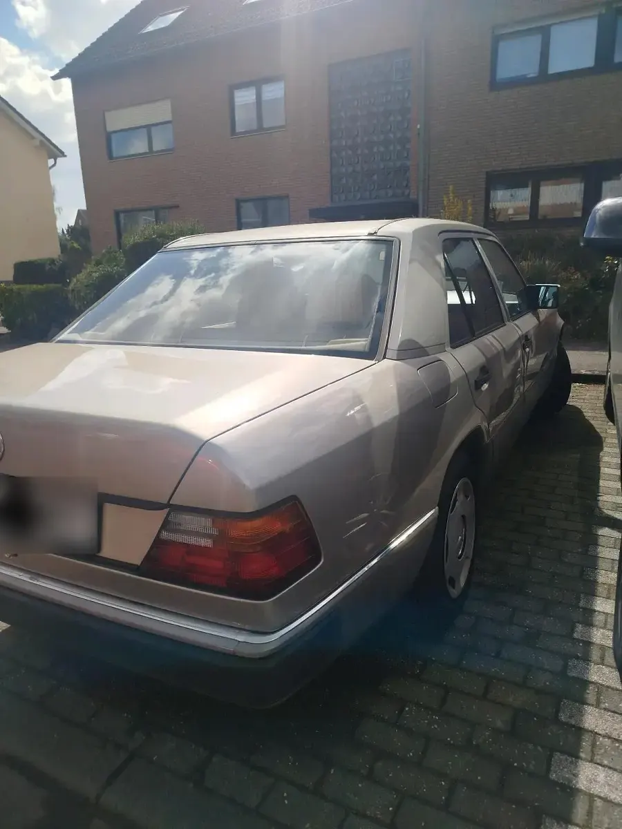 Gebraucht Mercedes E230 136 PS (100 kW) 1990 Beige Limousine