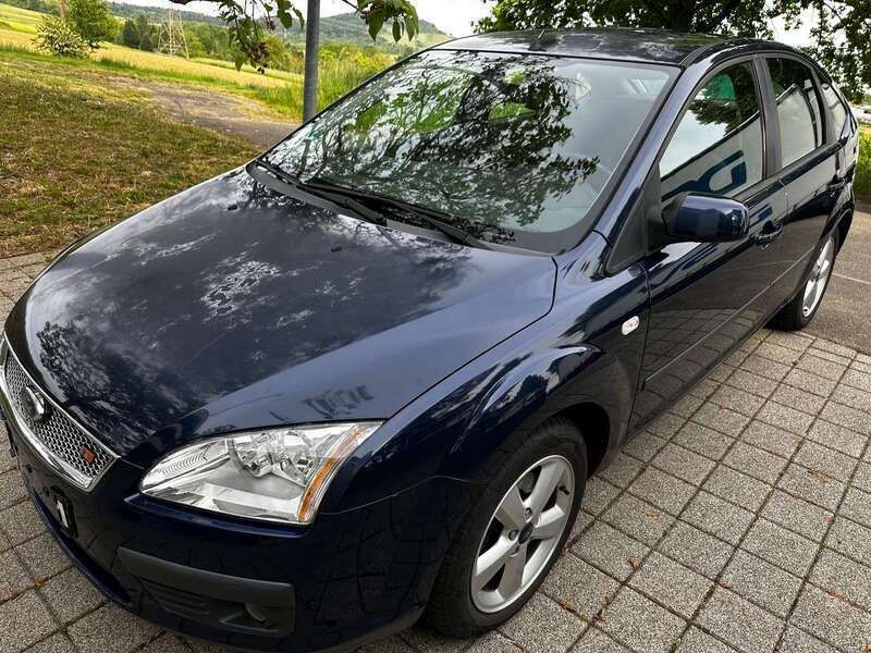 Atlantikblau metallic Gebraucht 2005 Ford Focus Sport Kleinwagen | 2.600 € (Fairer Preis) - Bild 1/4