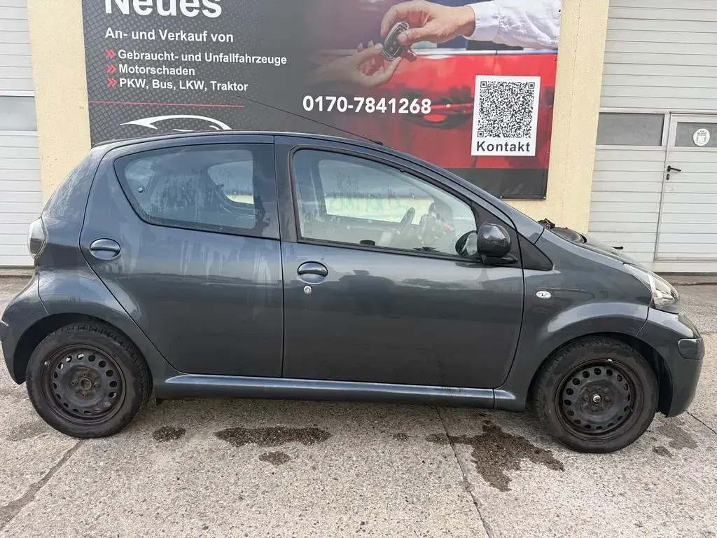 Second-hand Toyota Aygo Cool 68 CP (50 kW) 2010 Gri Hatchback