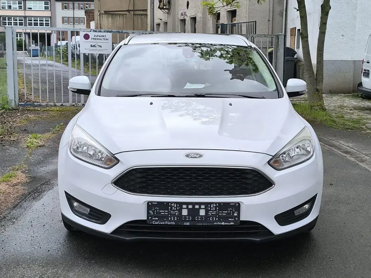 Gebraucht Ford Focus Business Edition 120 PS (88 kW) 2015 Weiß Kombi