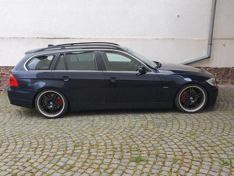 Blau Gebraucht 2006 BMW 330 Performance Kombi | 6.150 € (Fairer Preis) - Bild 1/4