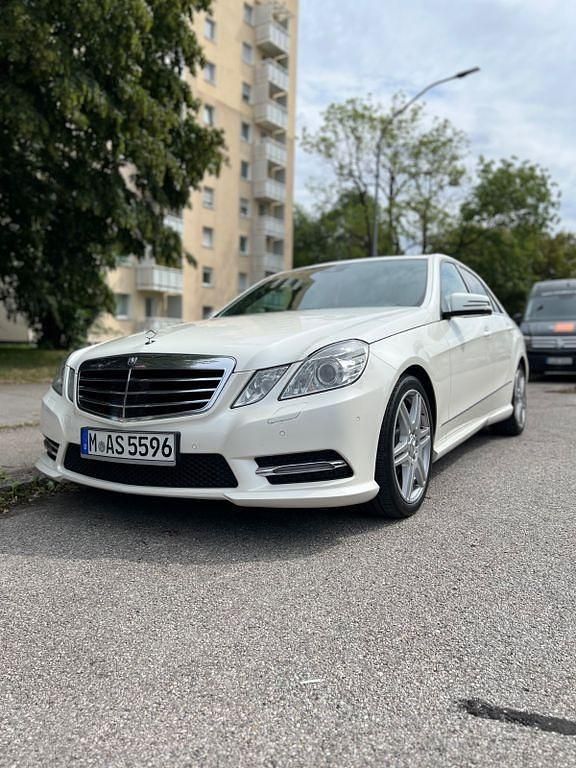 Weiß Gebraucht 2013 Mercedes E350 Limousine | 14.000 € (Fairer Preis) - Bild 1/4