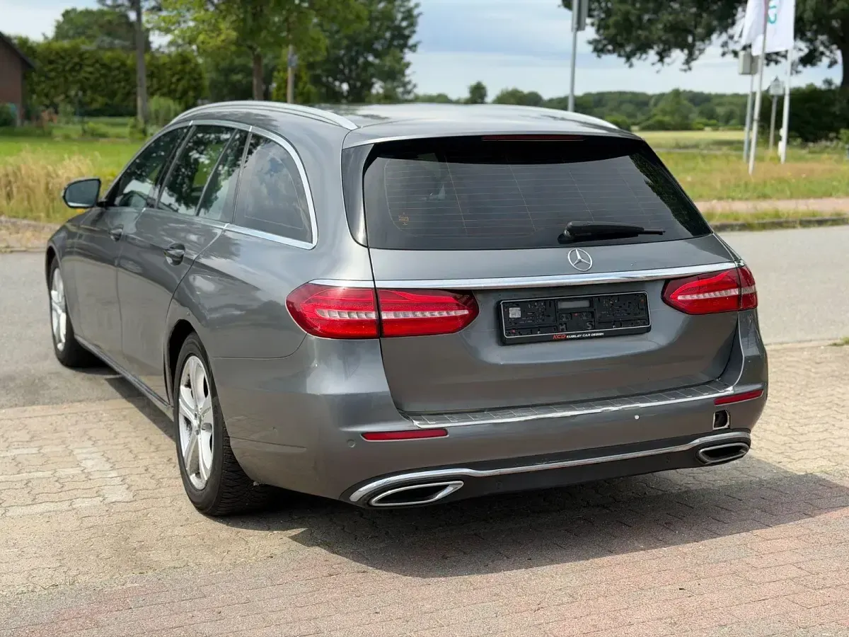 Gebraucht Mercedes E220 Avantgarde 194 PS (142 kW) 2019 Beige Kombi