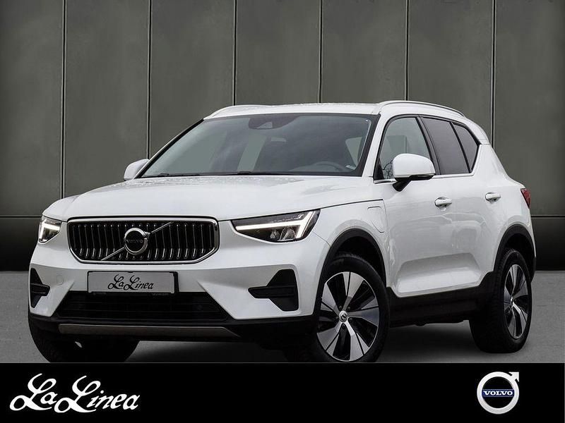 Weiss Gebraucht 2022 Volvo XC40 Plus SUV | 32.250 € (Fairer Preis) - Bild 1/3