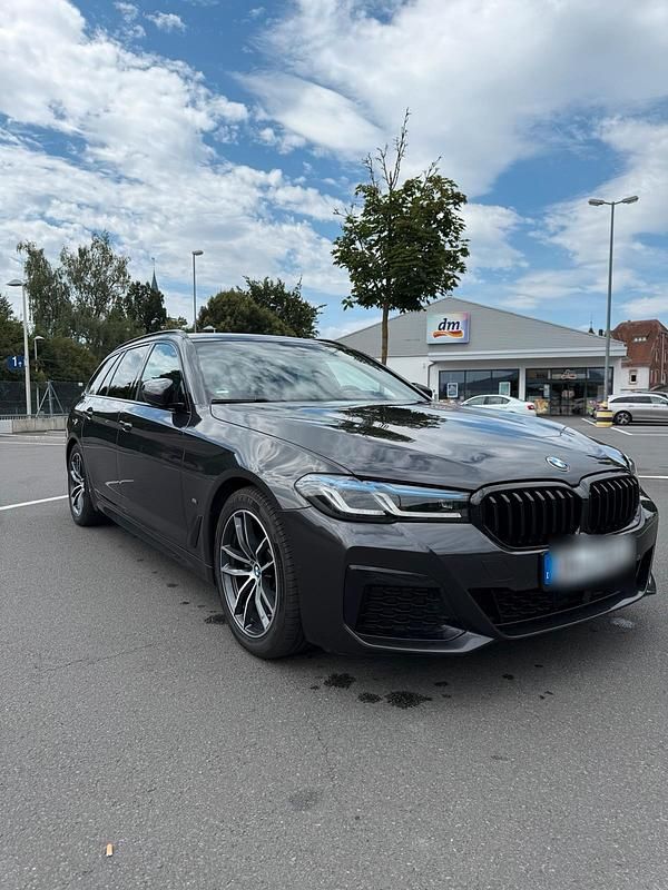 Schwarz Gebraucht 2020 BMW 520 Kombi | 34.000 € - Bild 1/4