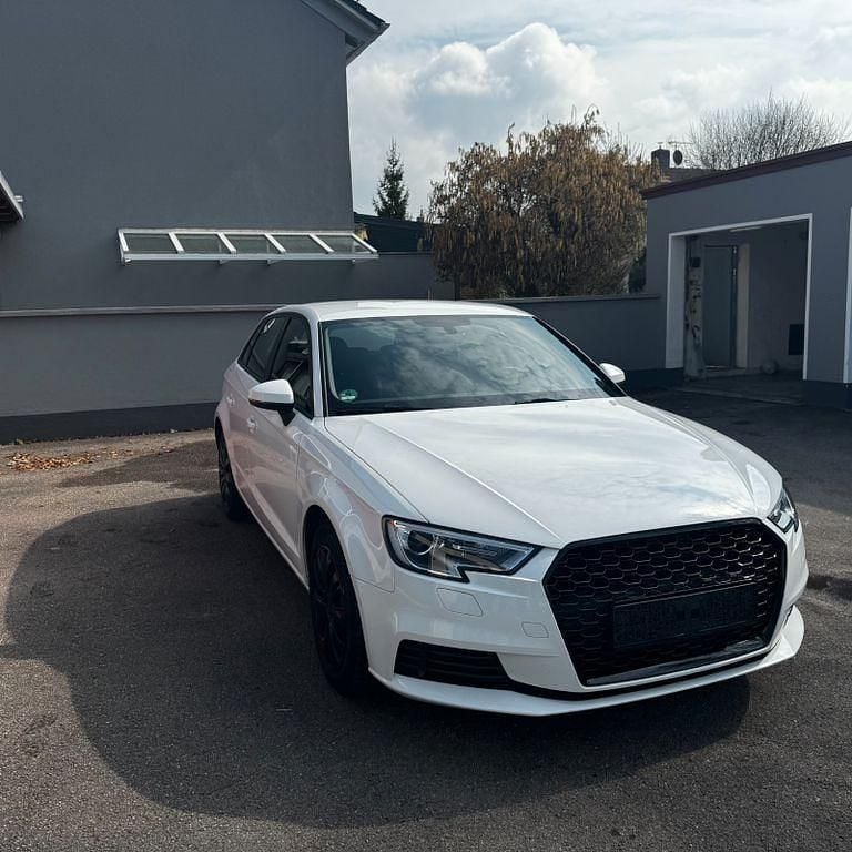 Gebraucht Audi A3 150 PS (110 kW) 2019 Weiß Limousine
