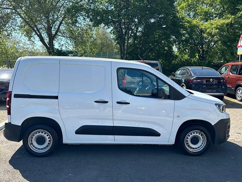 Gebraucht Peugeot Partner Premium 75 PS (55 kW) 2019 Weiß Van / Kleinbus