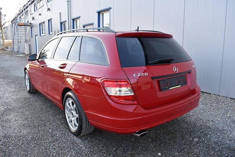 Gebraucht Mercedes C220 170 PS (125 kW) 2011 Rot Limousine