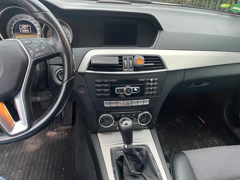 Gebraucht Mercedes 180 156 PS (114 kW) 2011 Weiß Limousine