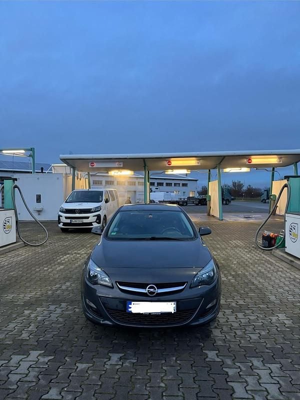 Gebraucht Opel Astra 120 PS (88 kW) 2014 Grau Limousine