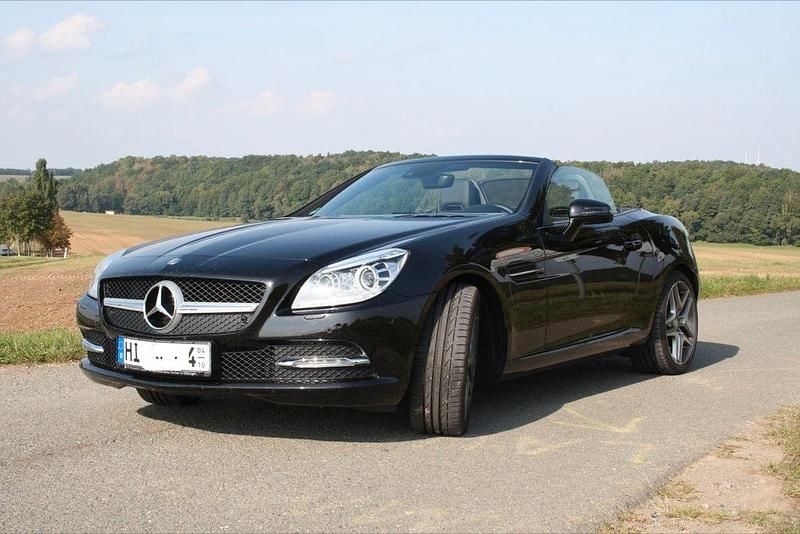 Schwarz Gebraucht 2015 Mercedes SLK200 Cabrio | 23.499 € (Fairer Preis) - Bild 1/4