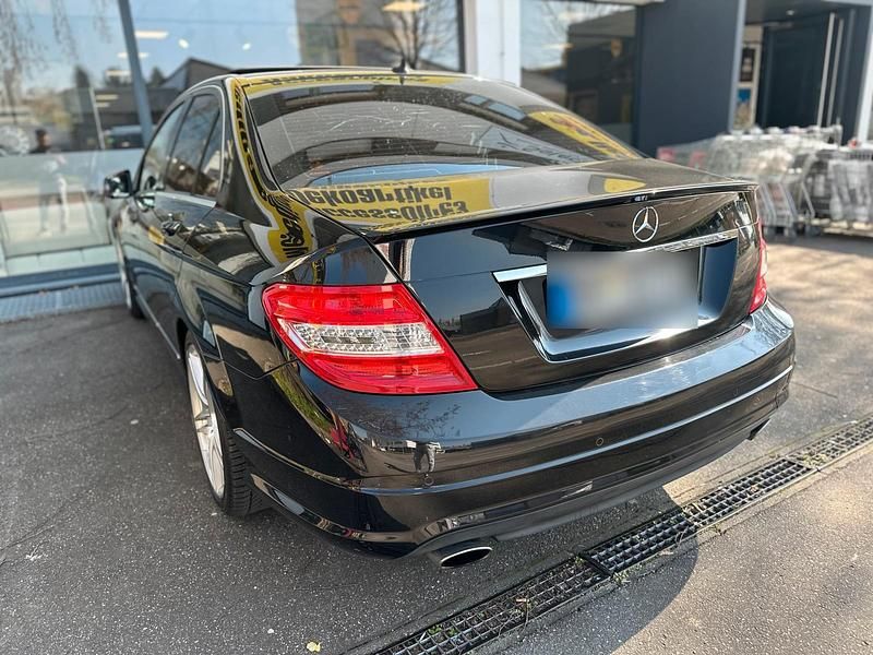 Gebraucht Mercedes C300 253 PS (186 kW) 2010 Schwarz Limousine