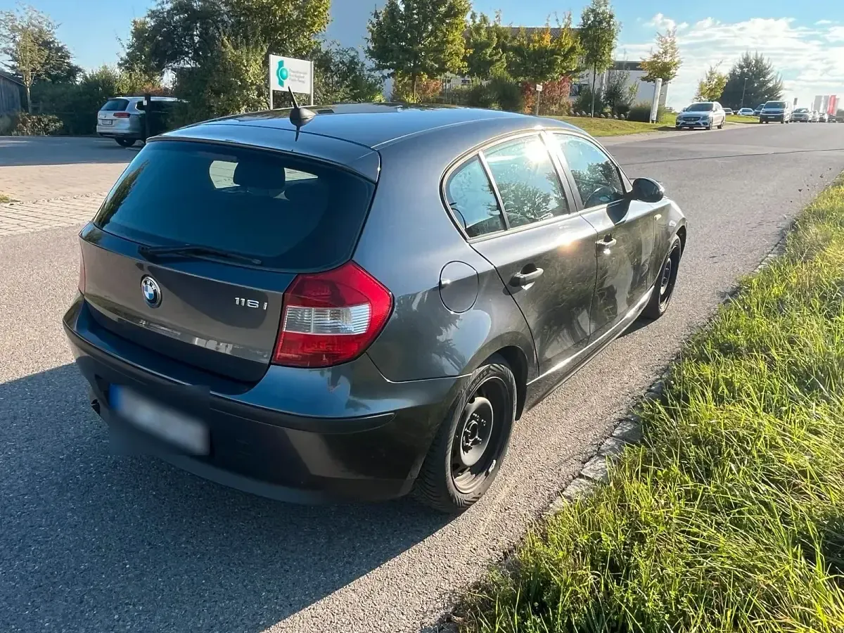 Gebraucht BMW 116 122 PS (89 kW) 2007 Grau Kleinwagen