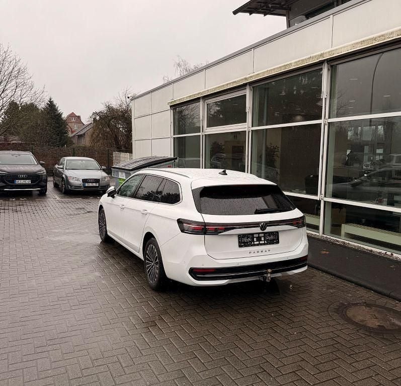 Gebraucht VW Passat Elegance 150 PS (110 kW) 2024 Weiß Kombi