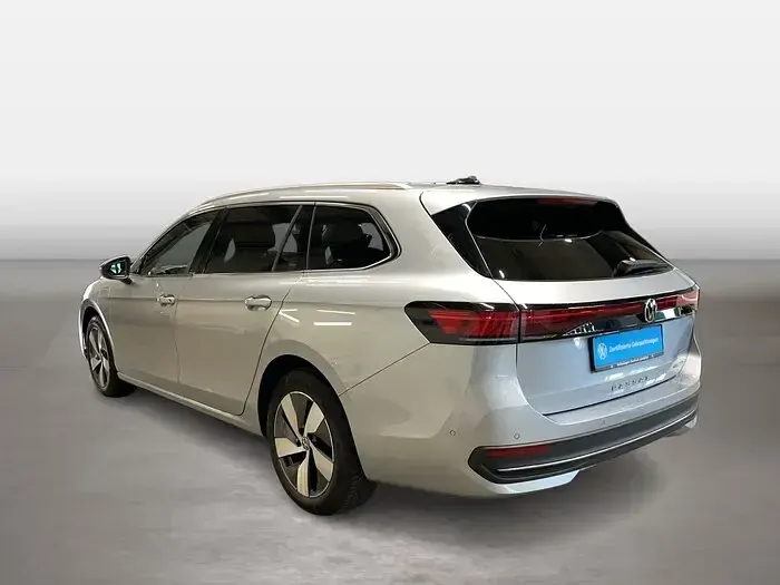 Gebraucht VW Passat Business 150 PS (110 kW) 2025 Oyster silver Kombi
