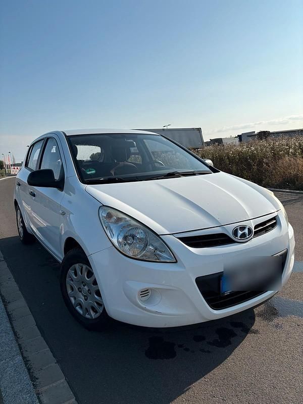 Weiß Gebraucht 2010 Hyundai i20 Kleinwagen | 1.200 € (Fairer Preis) - Bild 1/4