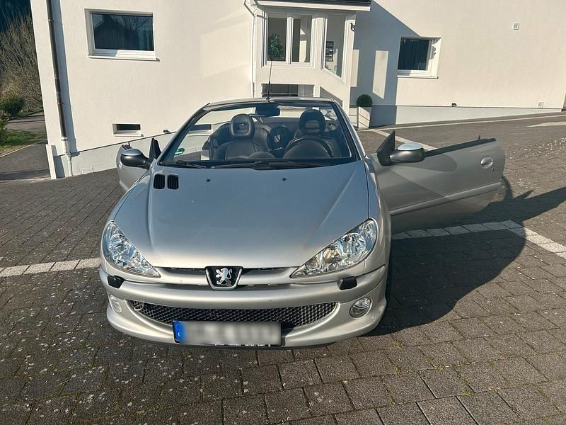 Silber Gebraucht 2005 Peugeot 206 CC Cabrio | 3.900 € - Bild 1/4