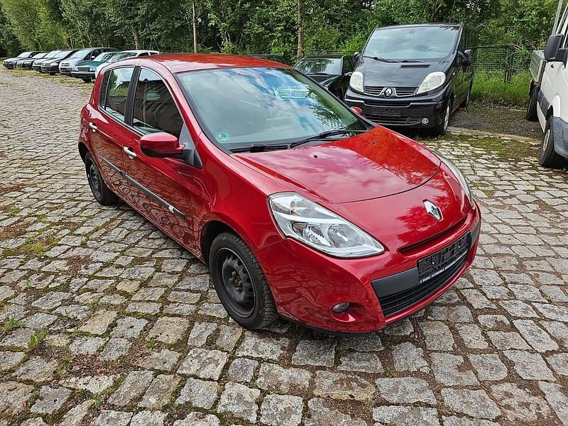 Gebraucht Renault Clio III 75 PS (55 kW) 2010 Rot Limousine