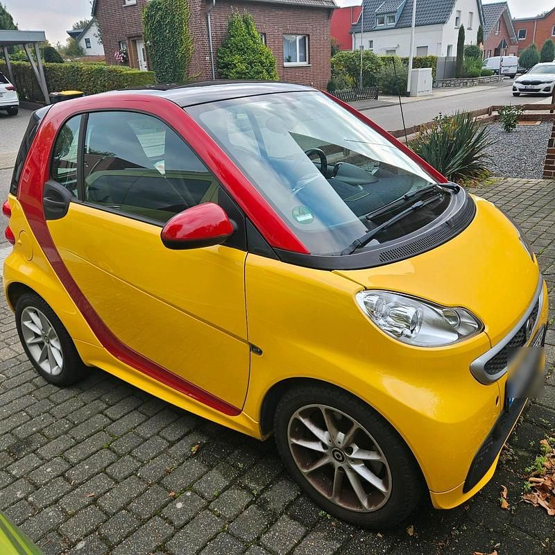 Gelb Gebraucht 2014 Smart ForTwo Coupé Coupé | 6.200 € (Fairer Preis) - Bild 1/4