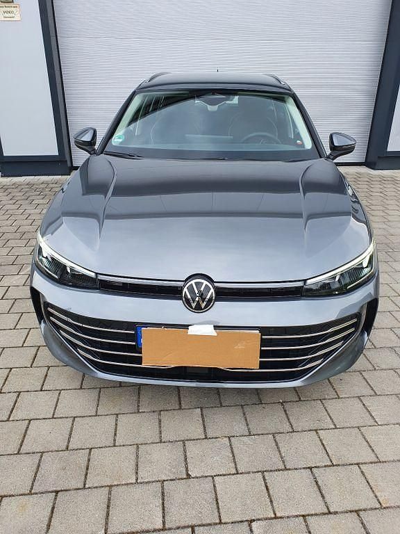 Second-hand VW Passat 150 CP (110 kW) 2025 Gri Break