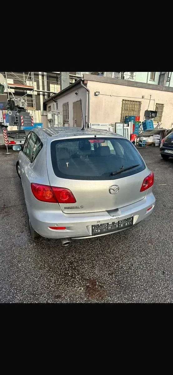 Używany Mazda 3 105 KM (77 kW) 2005 Srebrny Sedan/Limuzyna