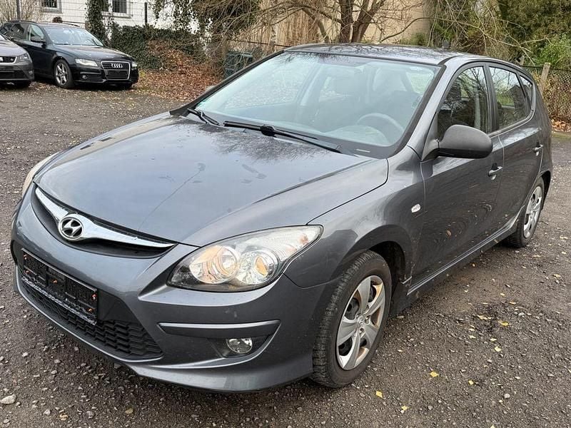 Gebraucht Hyundai i30 Edition 90 PS (66 kW) 2011 Grau Limousine