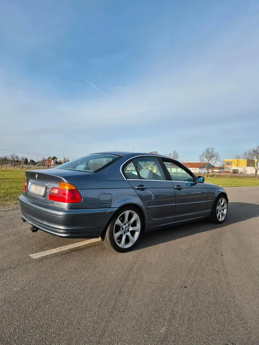 Gebraucht BMW 320 150 PS (110 kW) 1998 Blau Limousine