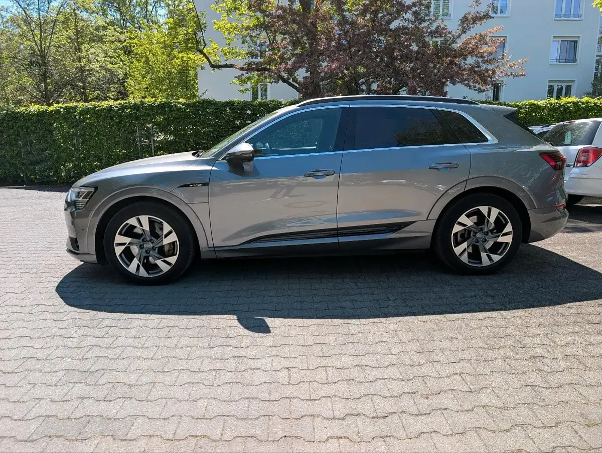 Używany Audi e-tron Advanced 300 kW (408 KM) 2019 Szary SUV