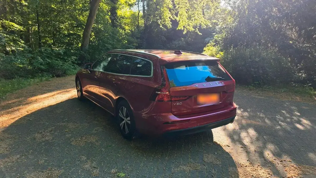 Gebraucht Volvo V60 150 PS (110 kW) 2019 Rot Kombi