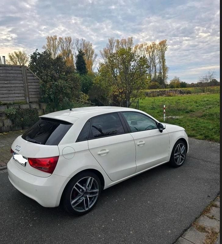 Weiß Gebraucht 2013 Audi A1 Sportback Kleinwagen | 8.300 € (Fairer Preis) - Bild 1/4